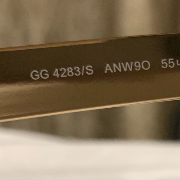 Authentic Gucci sunglasses with case - Picture 9 of 10